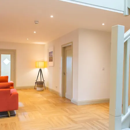 7 Bedroomed Luxury House On The Golf Course